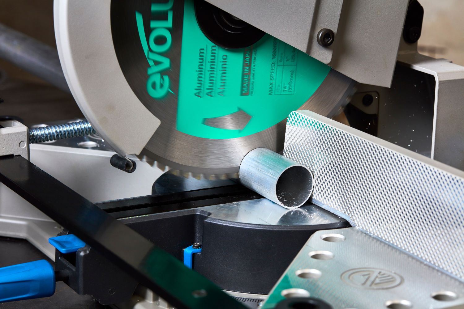 Disco Especial TCT para Sierra Circular Evolution de 185 mm, 60 Dientes y Agujero 20mm para Aluminio