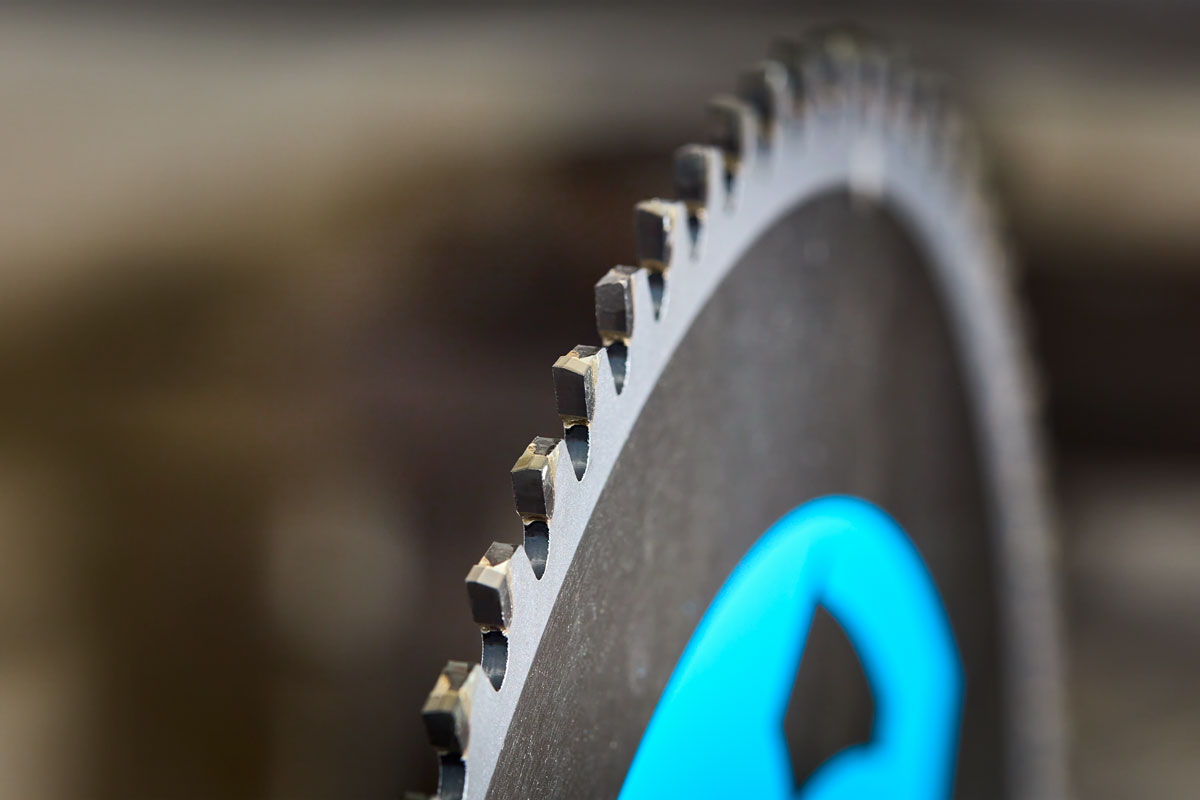 Disco de precisión TCT para Ingletadoras y Sierras de Corte Evolution de 355mm, 90 dientes y Agujero de 25.4 mm para Acero Fino